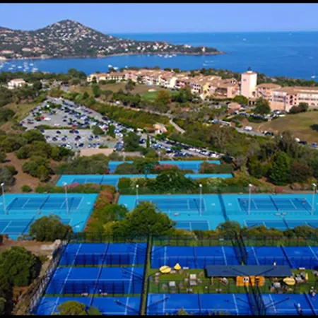 Beautiful With Ac And Swimming Pool