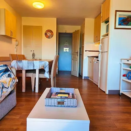Beautiful With Ac And Swimming Pool Apartment
