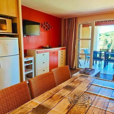Beautiful With Ac And Swimming Pool Apartment