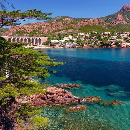 Beautiful With Ac And Swimming Pool Apartmán