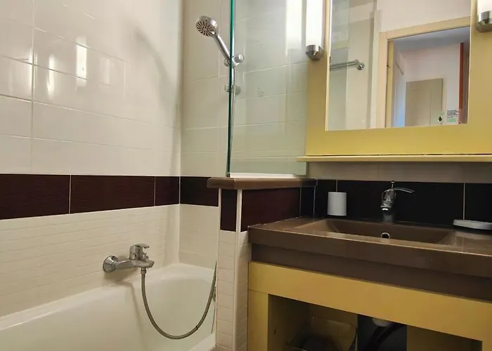 Beautiful With Ac And Swimming Pool