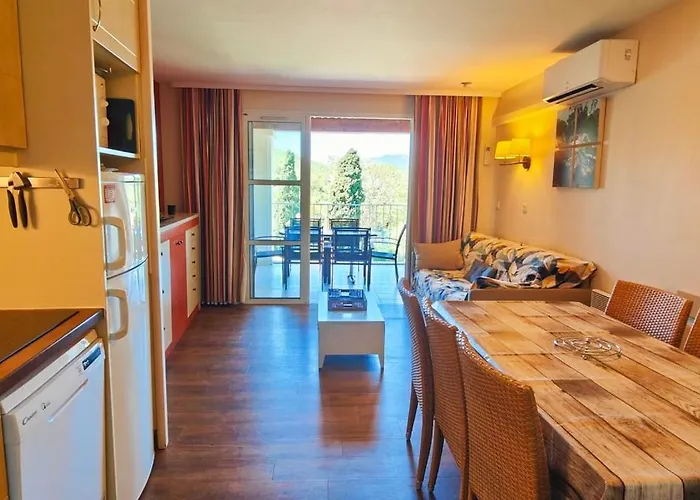 Beautiful With Ac And Swimming Pool Apartmán *