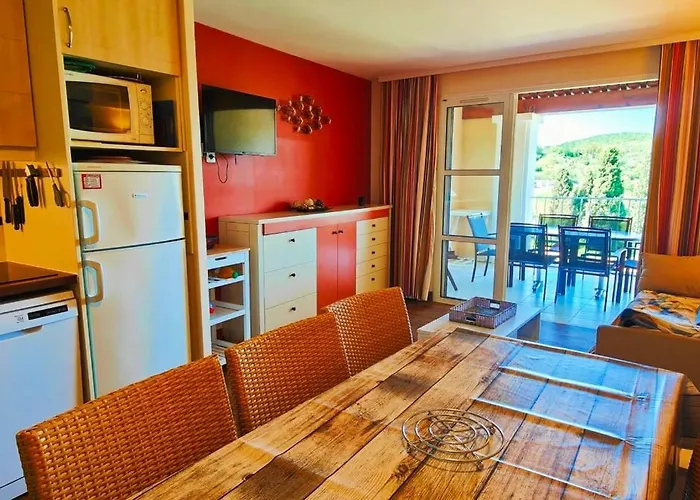 Beautiful With Ac And Swimming Pool Apartmán