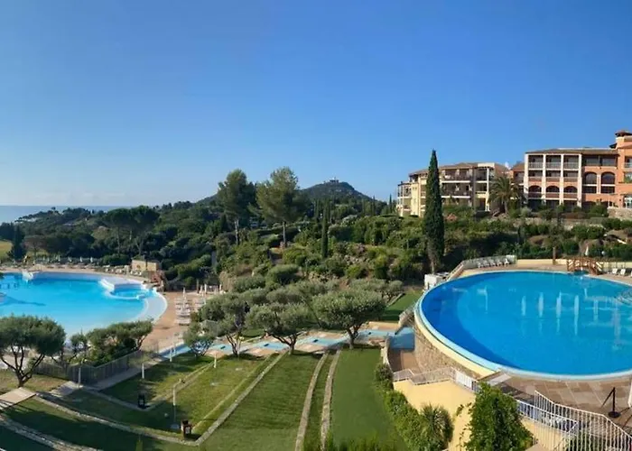 Beautiful With Ac And Swimming Pool