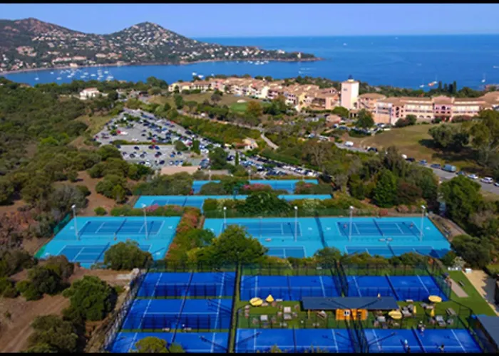 Beautiful With Ac And Swimming Pool